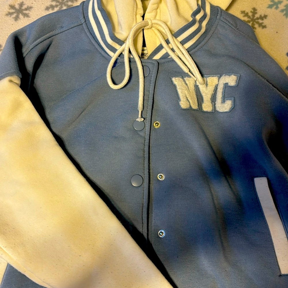 Med RUE 21 button up with hood